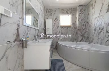 Villa Spacieuse avec Piscine Proche de la Mer a hergla