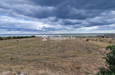 Terrain pieds dans l'eau de 1775 m² à Korba à vendre