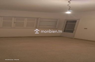 un appartement S+3 situé à Manar 1