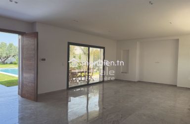 une somptueuse villa neuve au style résolument moderne à Besbasia