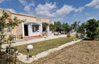 Une villa S+3 avec garage et jardin à vendre à Birbouregba 51355351