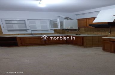 un appartement S+3 situé à Manar 1