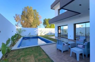 Belle villa toute neuve 2S+4 avec piscine à vendre 51355351