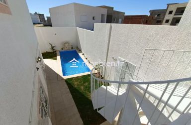 Villa Spacieuse avec Piscine Proche de la Mer a hergla