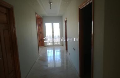 Maison S+3 avec local commercial à vendre à Hammamet Sud 51355351