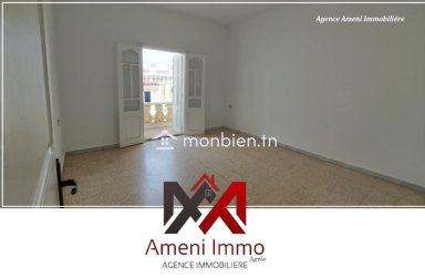 A vendre villa très propre sur 02 étages à El Mourouj 4.