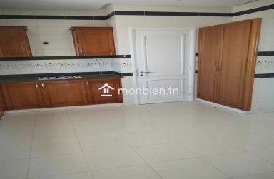 *À Louer – Étage de Villa S+4 Indépendant à Jardin d’El Menzah*