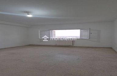 un appartement S+3 situé à Manar 1