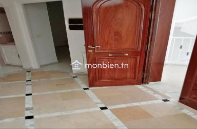 Un spacieux étage de villa