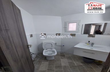 Local Zarhena à Louer à Charguia