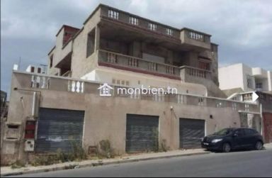 Mourouj1 -Maison : 4 appartements/4 garages/2 studios/3 emplacements voitures/3 entrées