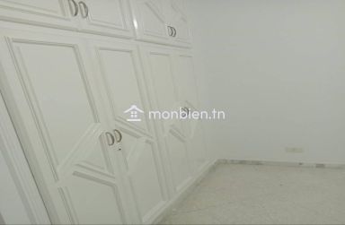 Un spacieux étage de villa
