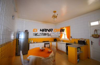 À vendre, rez-de-chaussée avec studio indépendant