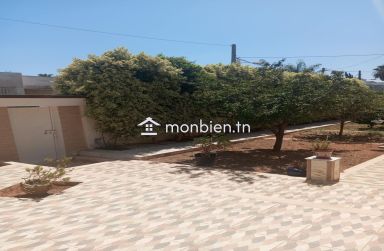 a vendre une villa situé a Manzah 5 en face mosquée.