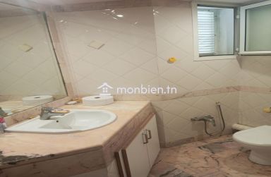 a vendre une villa situé a Manzah 5 en face mosquée.