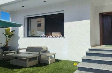Villa indépendante  s+3 avec piscine meublée a vendre à kelibia