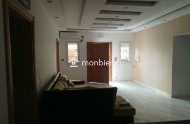 Opportunité Rare Ariana Essoughra. Bâtiment: Villa et 5 app