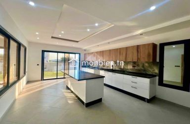 Villa S+5 toute neuve avec piscine à vendre à Hammamet Sud