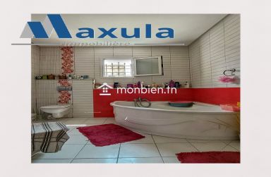 À VENDRE SPACIEUSE MAISON S+3 À RADES CITÉ CHEMINOT