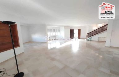 Duplex La Porte Dorée à Louer à La Marsa