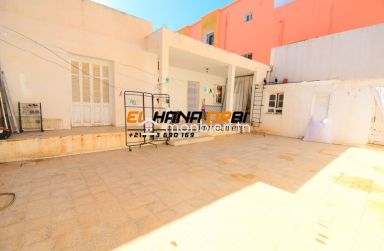 À vendre, rez-de-chaussée avec studio indépendant
