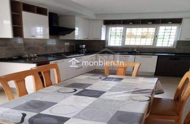 Location estivale: Une villa meublée S+3 avec piscine et jardin à louer 51355351