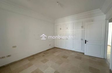 un bel appartement S+3 situé au 6ᵉ et dernier étage d’une résidence calme et sécurisée