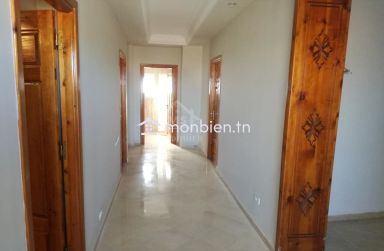 Maison S+3 avec local commercial à vendre à Hammamet Sud 51355351