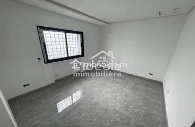 Opportunité à Saisir : Une villa clé en main avec piscine dans un cadre calme à Hammamet.