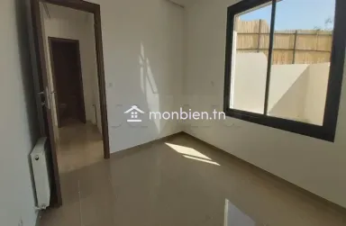 Très bel appartement S+2 avec jardin à Ennasr 2