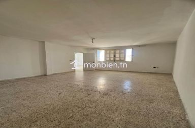 Appartement à bien vivre, propre, belle situation et habitable de suite