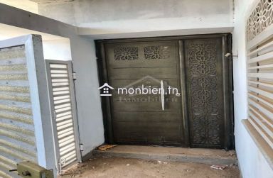 Maison S+2 avec 3 garages à vendre à Korba 51355351