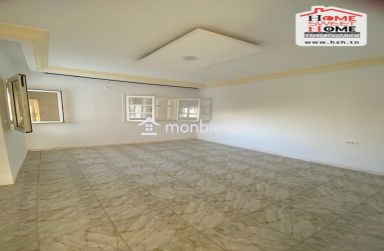 Etage de Villa Demir à Louer à La Marsa