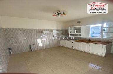 Etage de Villa Demir à Louer à La Marsa