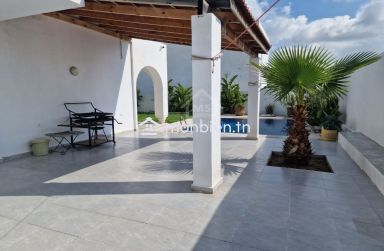 Villa avec jardin et piscine à vendre à Hammamet Sud51355351