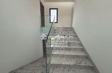 une somptueuse villa neuve au style résolument moderne à Besbasia