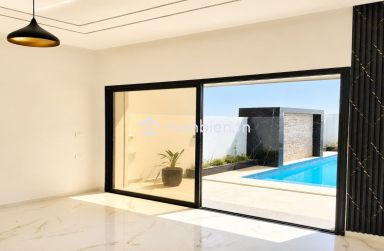 A vendre villa s+2 avec piscine à 400m de la plage dar Aalouche