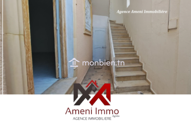 A vendre villa très propre sur 02 étages à El Mourouj 4.