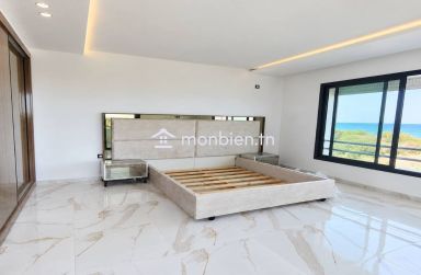 A vendre villa s+3 avec piscine pied dans l'eau à kerkouane