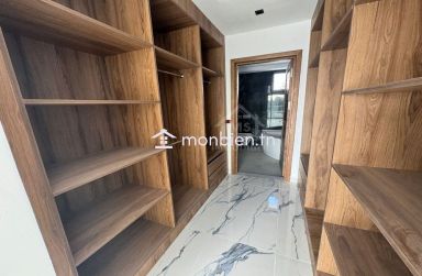 Villa S+4 toute neuve avec piscine à Hammamet Zone Craxi à vendre 51355351