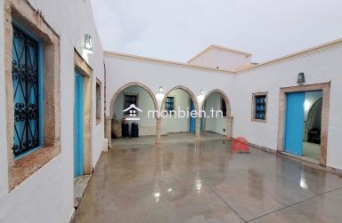 HOUCH DJERBIEN À VENDRE À HOUMT SOUK ZU