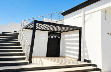 A vendre villa s+2 avec piscine à 400m de la plage dar Aalouche