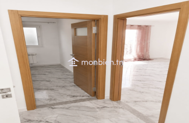 *À Louer – Appartement S+3 Rénové à Cité Hadika 1, Ettahrir**